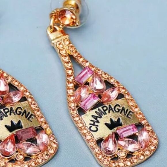 #ck1 BEAUTIFUL PINK CHAMPAGNE BOTTLE WITH CROWN LABEL COCKTAIL EARRINGS - Picture 5 of 7